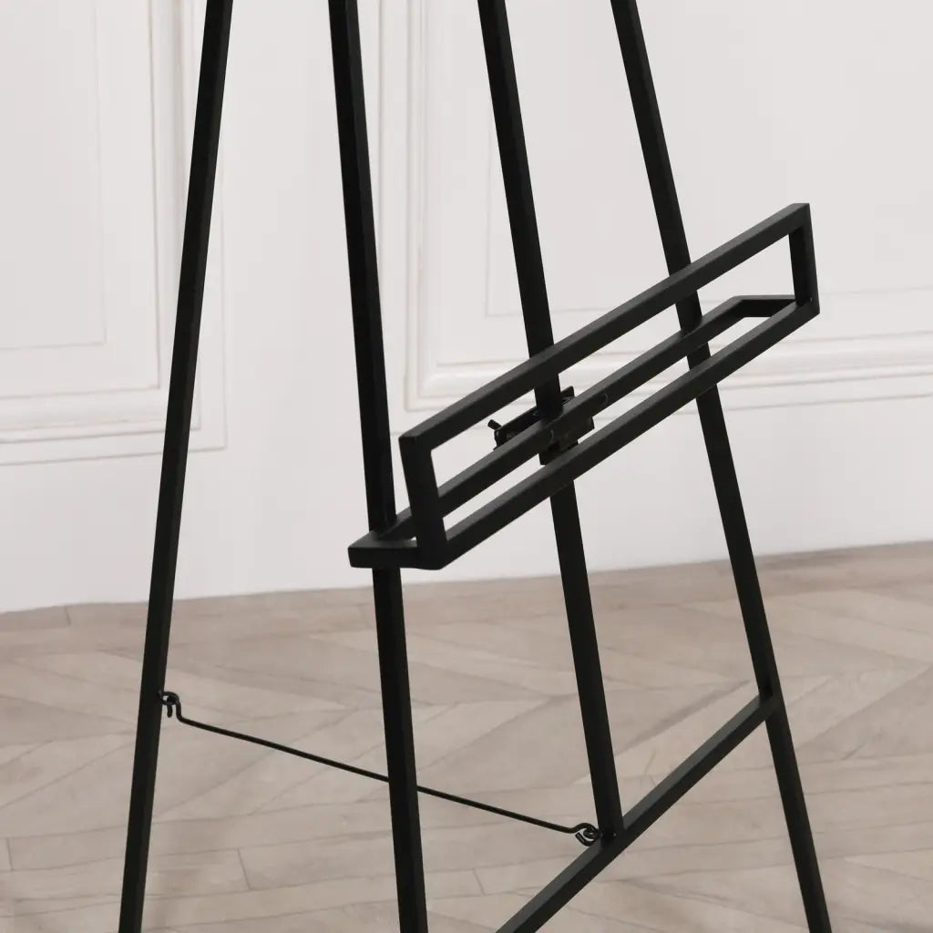 Black Metal Easel